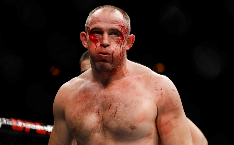 43-летний Олейник проиграл в UFC третий бой подряд