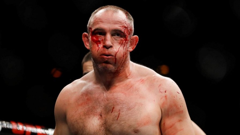 43-летний Олейник проиграл в UFC третий бой подряд