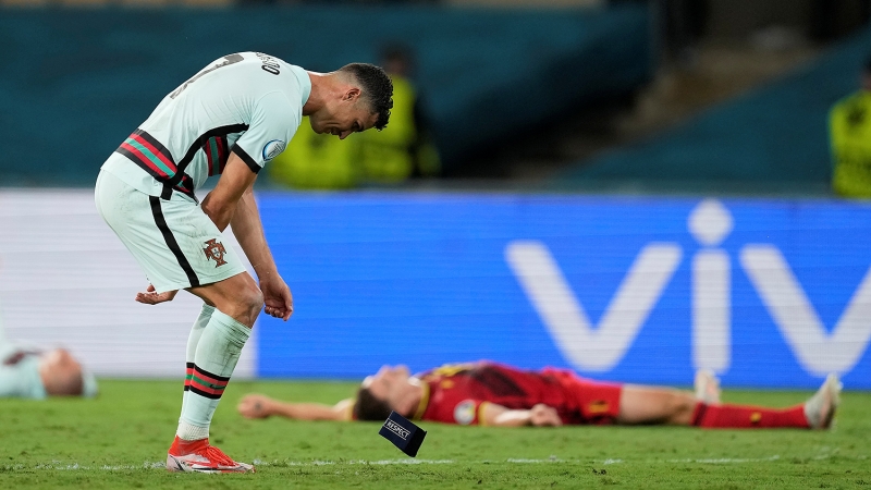 «Футболисты плачут в раздевалке»: реакция на вылет Португалии с Евро-2020