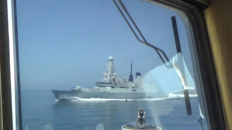 «Исключить попадание! Огонь!»: ФСБ показала видео инцидента с британским эсминцем