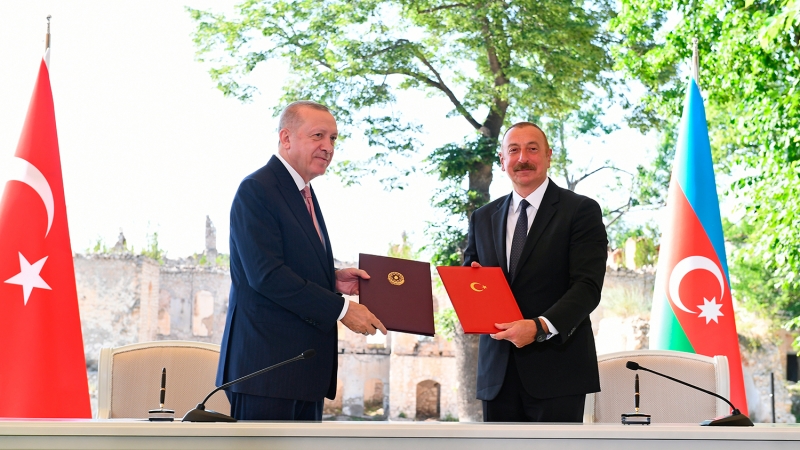 «Исторический день»: о чем Эрдоган и Алиев договорились в Карабахе