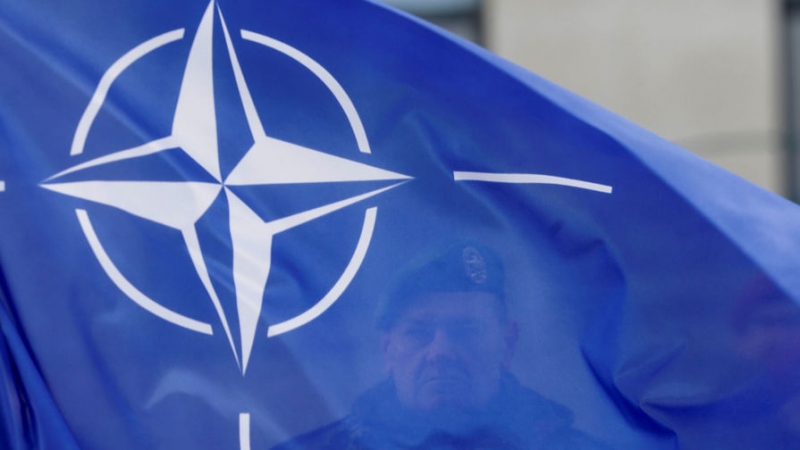 «Лезет к обеим»: Захарова о словах главы НАТО про сближение Москвы и Минска