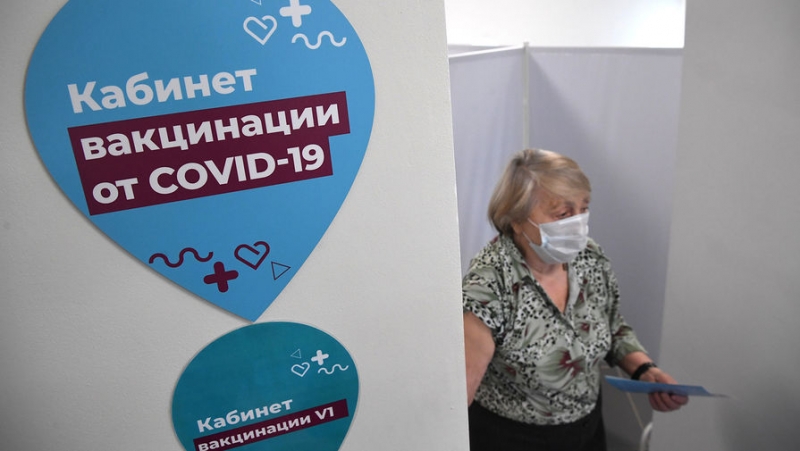 Новые ограничения и 13 тыс. заболевших: какова ситуация с COVID-19 в России