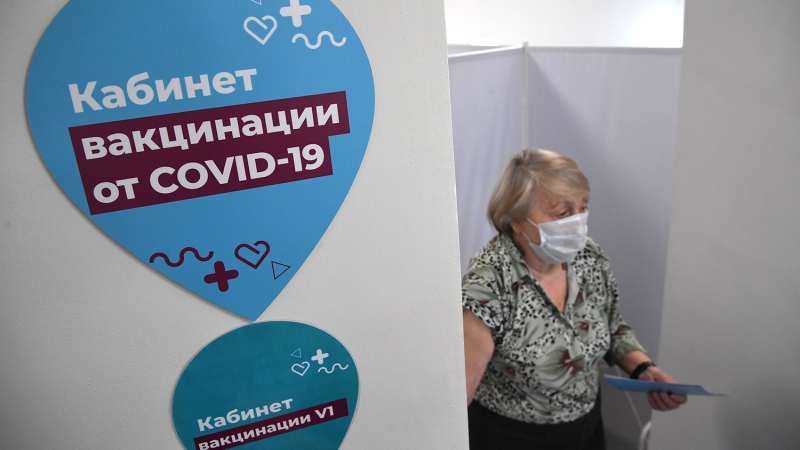 Новые ограничения и 13 тыс. заболевших: какова ситуация с COVID-19 в России