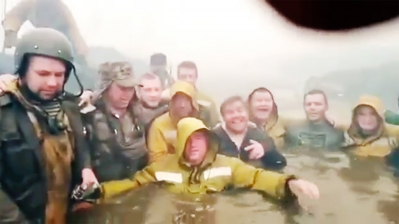 «Огонь, как из паяльной лампы»: как ручей спас пожарных-десантников