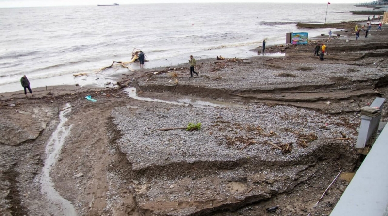 Пляжи закрывают: как наводнение в Крыму повлияло на туризм