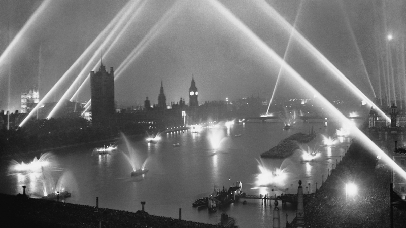 «Толпы людей заполнили берега Темзы»: как в Лондоне праздновали Победу без СССР