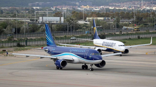 Авиакомпания Azerbaijan Airlines приостановила полеты в ряд городов России