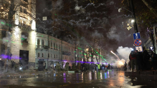 Четвертый день протестов в Грузии: начались столкновения с полицией (видео)