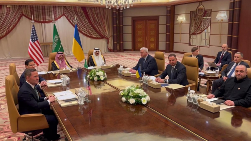 Переговоры США и Украины начались в Саудовской Аравии