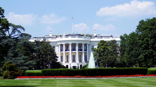 Белый дом: Китаю грозит пошлина до 245% на импорт в США